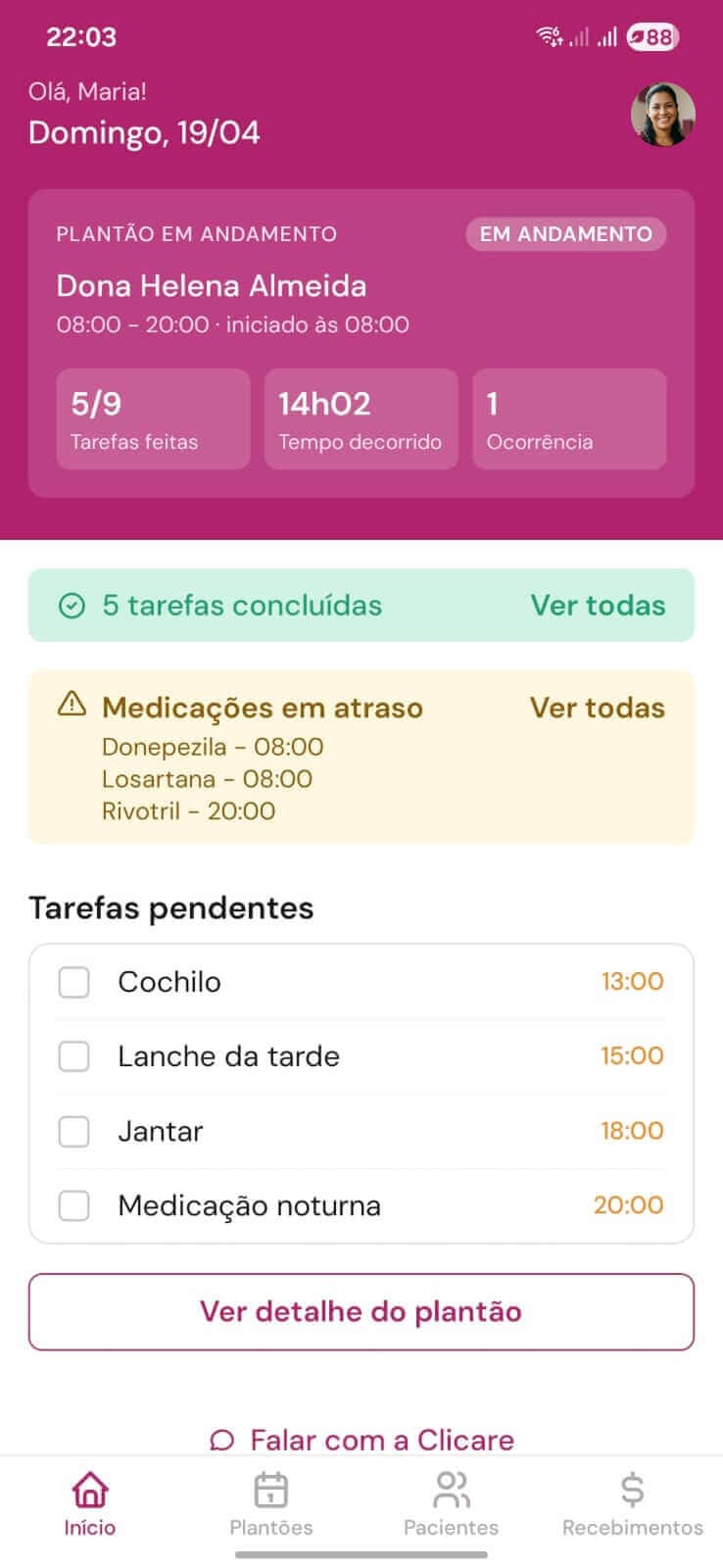 Home do app da cuidadora mostrando plantão em andamento e tarefas